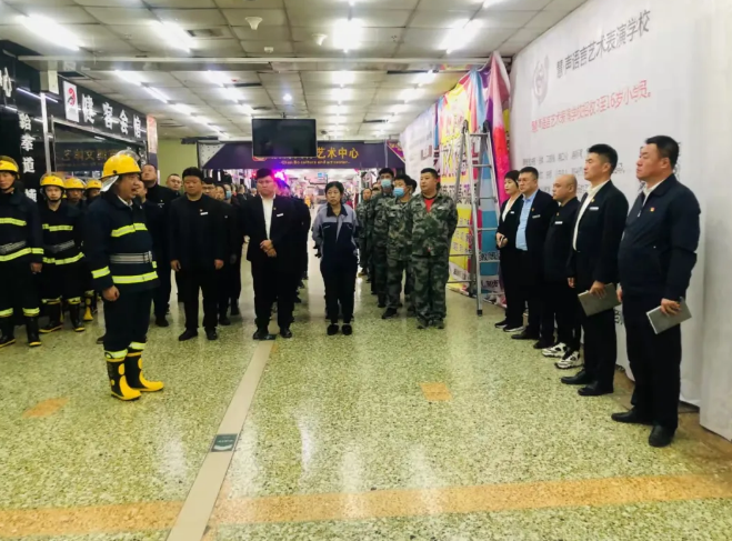 居安思危，防患未“燃”——鞍勤商業(yè)開(kāi)展消防應(yīng)急逃生演練