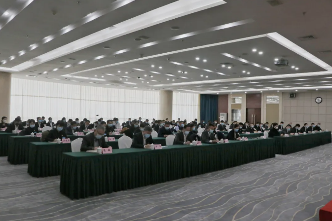 鞍勤集團(tuán)、溫泉集團(tuán)舉辦貫徹落實(shí)市第十三次黨代會(huì)精神宣講報(bào)告會(huì)(圖3)