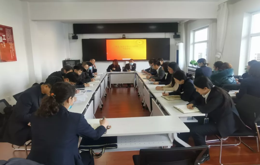 鞍勤集團、溫泉集團召開“兩會”及元旦春節(jié)信訪維穩(wěn)專題會議