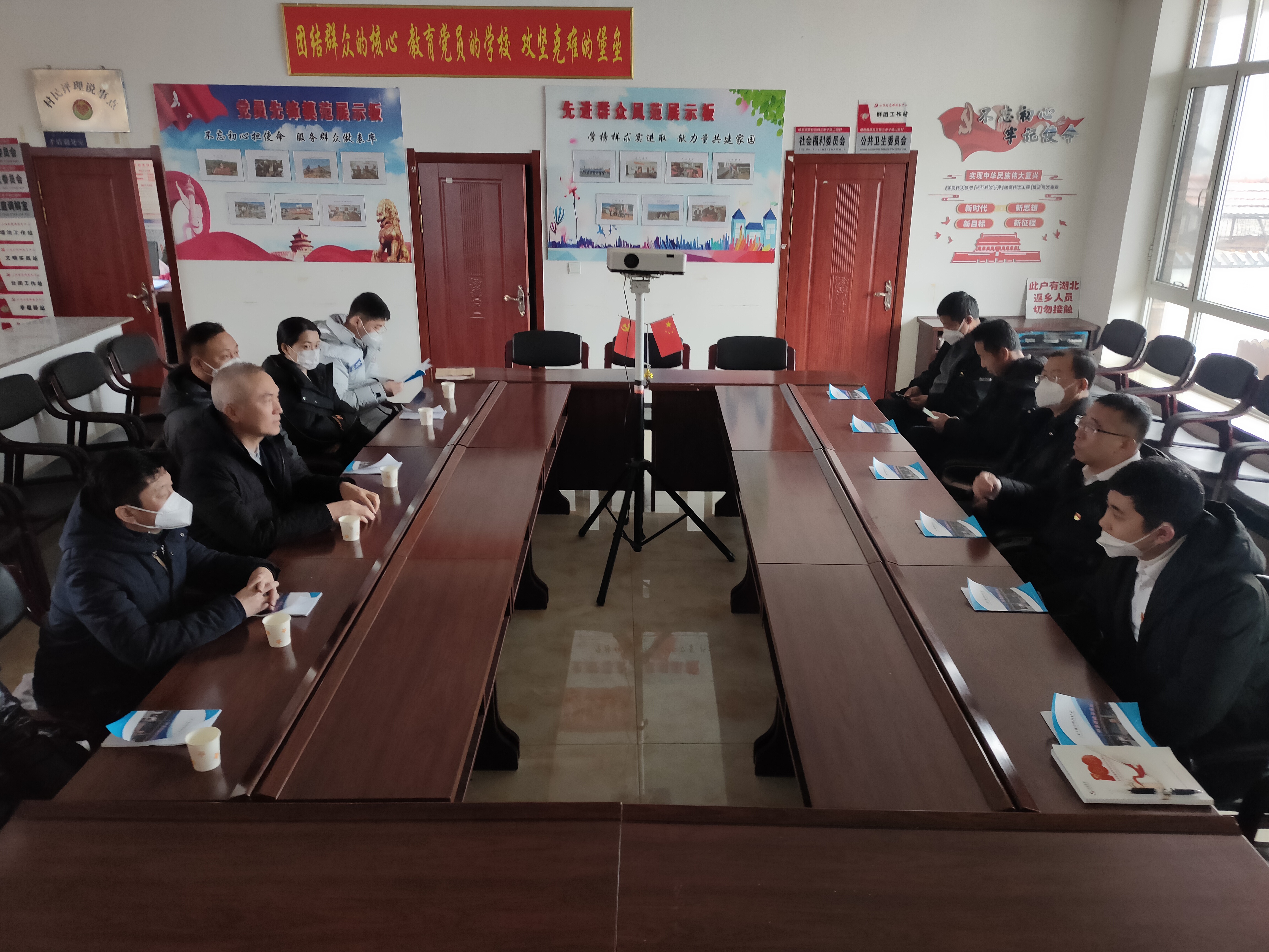 踐行國(guó)企責(zé)任，迎新春送溫暖——鞍勤集團(tuán)、溫泉集團(tuán)、公服集團(tuán)前往駐村工作隊(duì) 走訪慰問(wèn)