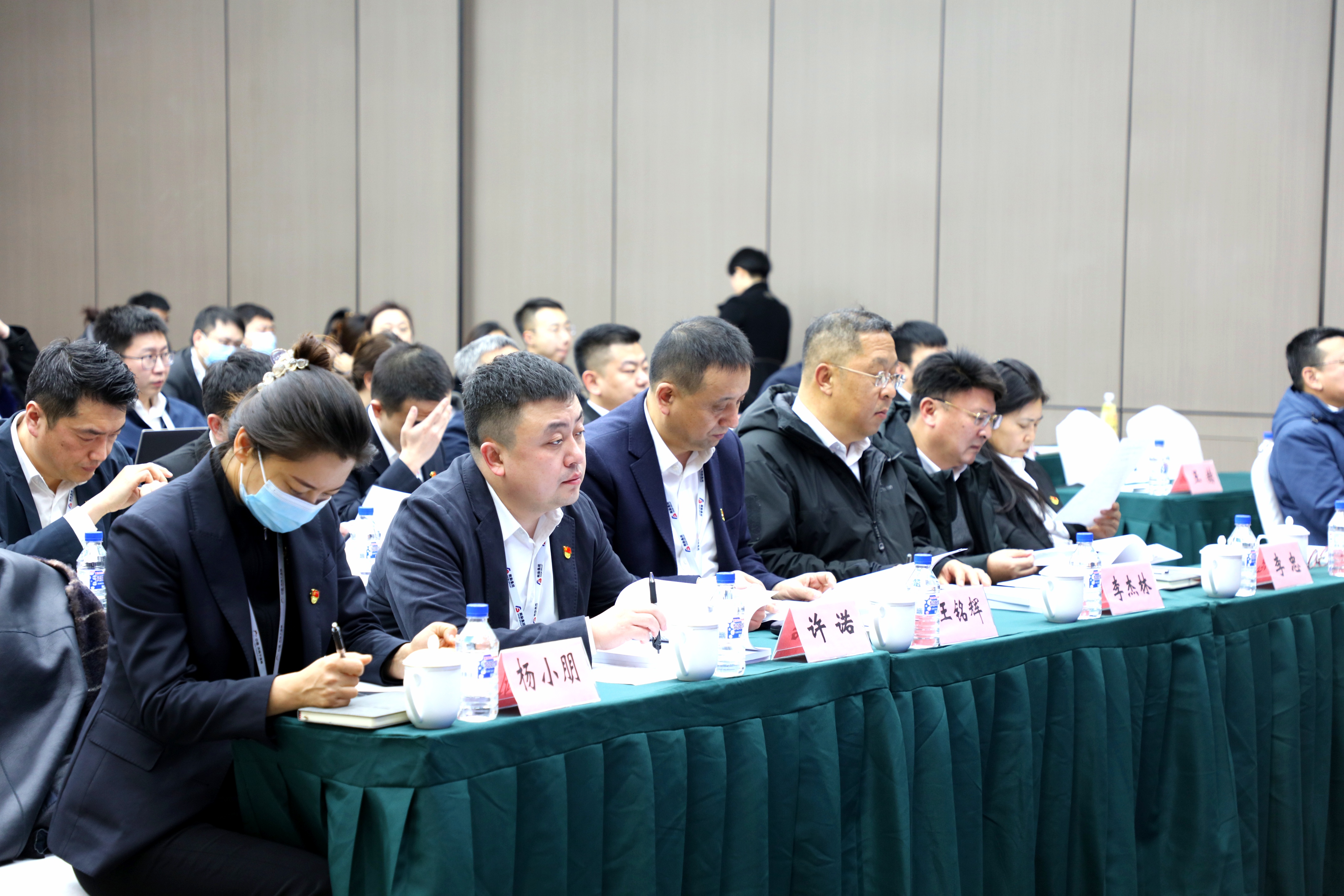 集團(tuán)舉行機(jī)關(guān)中層干部、借調(diào)和駐村干部2022年度述職測(cè)評(píng)會(huì)議