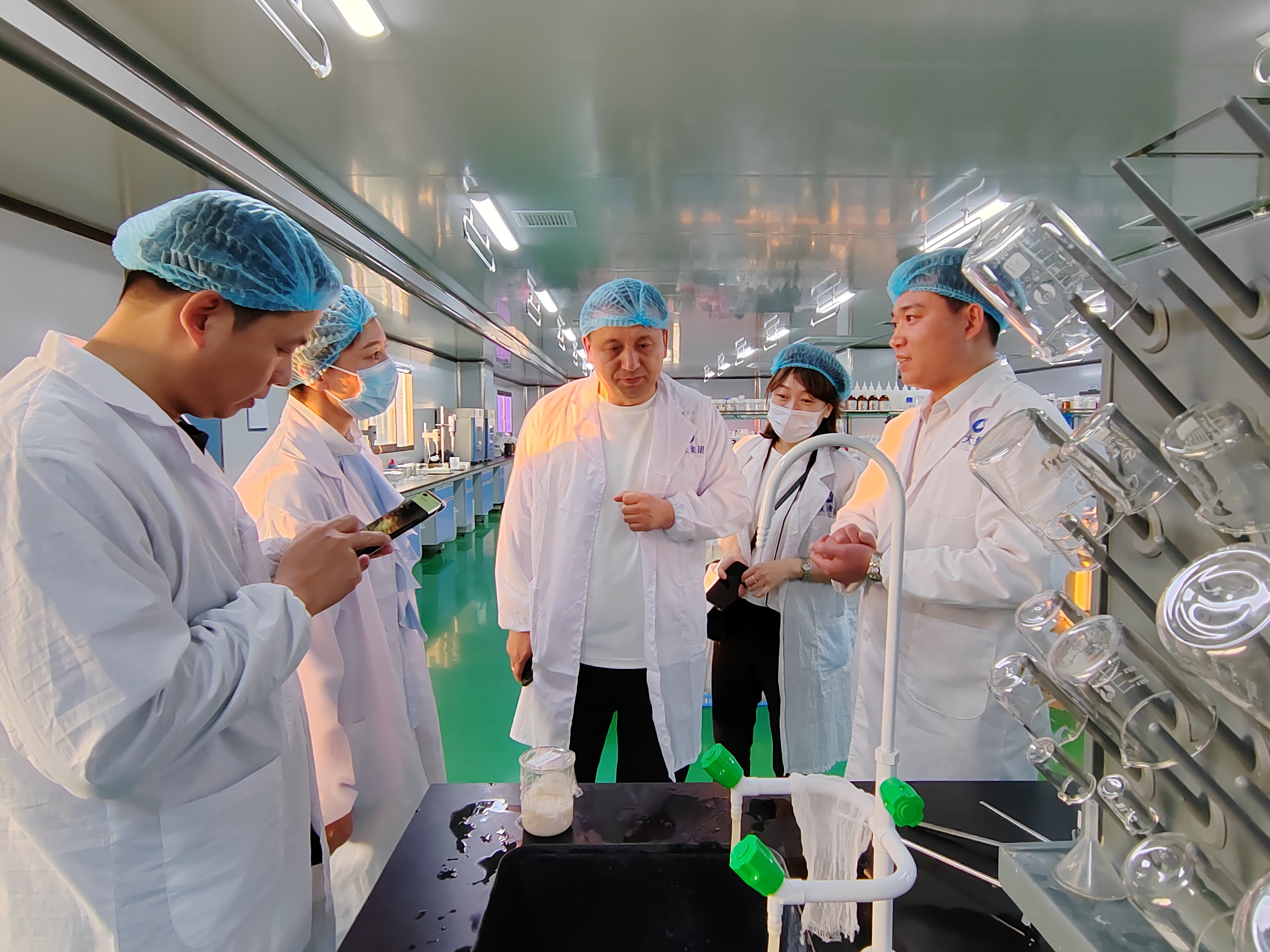 鞍勤集團(tuán)、溫泉集團(tuán)、公服集團(tuán)商務(wù)考察組赴廣州調(diào)研