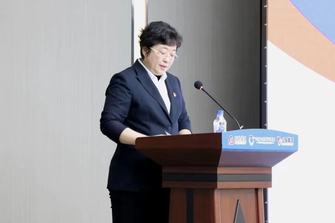 鞍勤集團(tuán)、溫泉集團(tuán)、公服集團(tuán)2023年新任干部任前集體談話及集體送任儀式圓滿結(jié)束